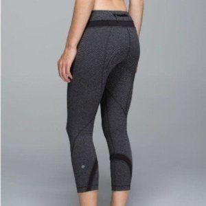 Lululemon Run Inspire Crop II All Luxtreme Herringbone Black Leggings sz 4